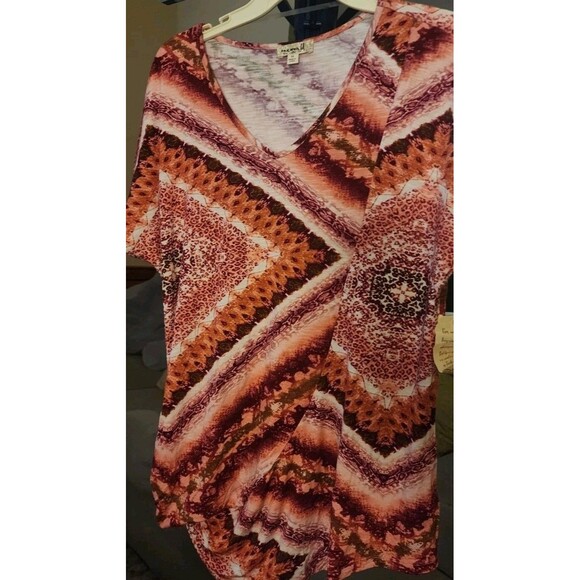 One World Womens Medium Geometric Animal Tribal Print Tshirt Tunic Top NWT B7 - Picture 1 of 6